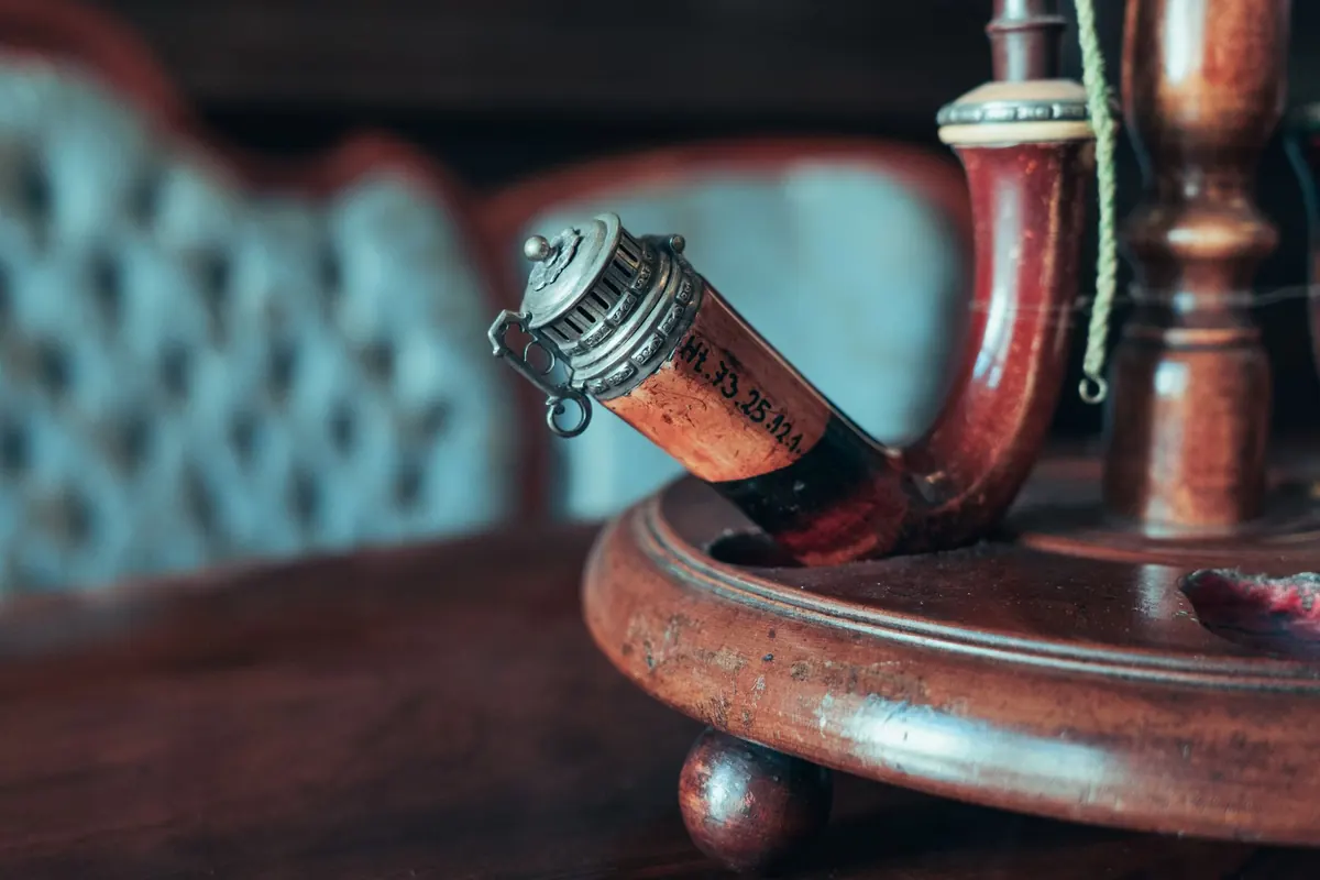 Italian vs. Danish Briar Pipes: What Makes Their Shapes and Smoking Qualities Different?