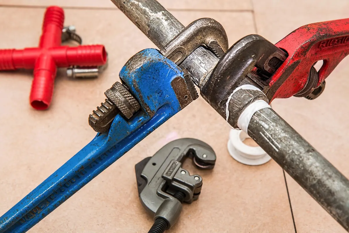 The 10-Minute Daily Pipe Cleaning Routine That Prevents Sourness